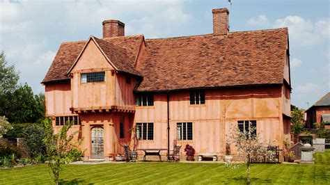 building a tudor house